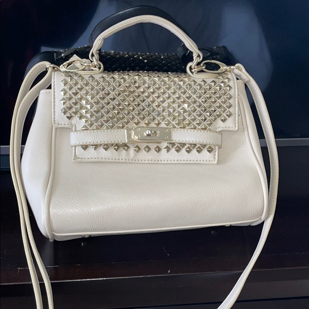 IMOSHION BEIGE STUDDED BAG